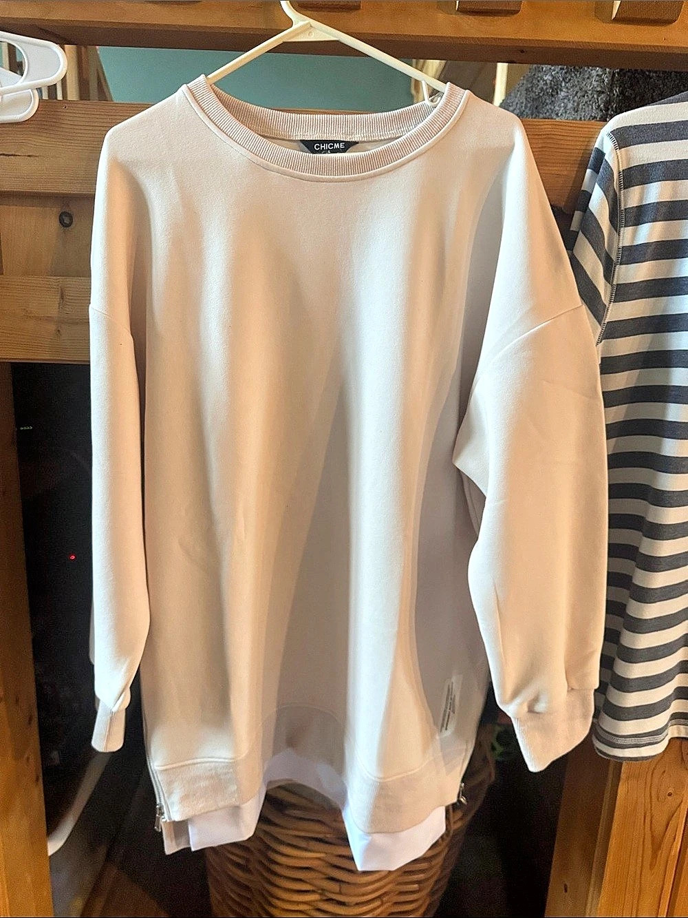 CHICME Crewneck Sweatshirt in Cream Large Like New